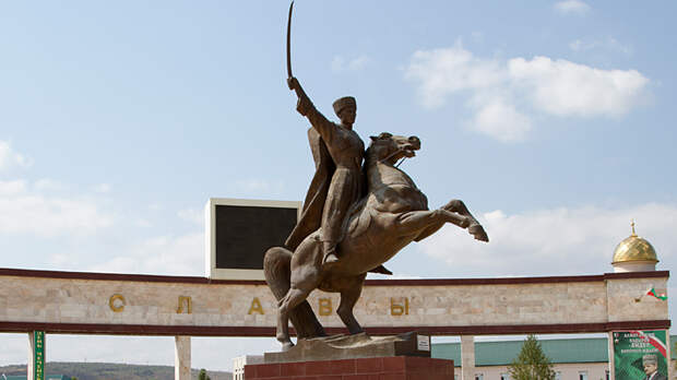 ГРОЗНЫЕ ПЕРЕИМЕНОВАНИЯ: ШЕЙХ-МАНСУР, БАЙСАНГУР И ДЕПУТАТЫ ГОСДУМЫ