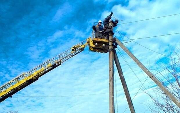 Порывы ветра: более 300 населенных пунктов остались без света