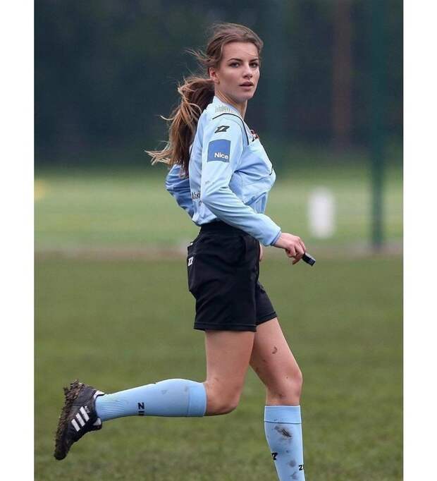 Каролина Бояр Каролина Бояр арбитр, арбитры, глаз не оторвать, спортивные судьи, судьи, судья, футбол