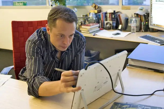 Маск призвал конструкторов добиваться полной многоразовости ракет