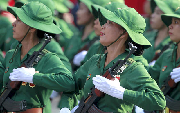Вьетнамские военнослужащие в Хошимине