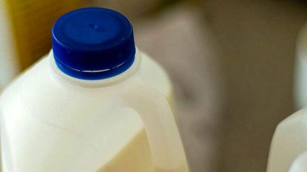 http://ichef.bbci.co.uk/news/ws/624/amz/worldservice/live/assets/images/2015/11/27/151127110838_food_bottle_milk_624x351_intrinsicimageflickrccbyncnd2.0_nocredit.jpg