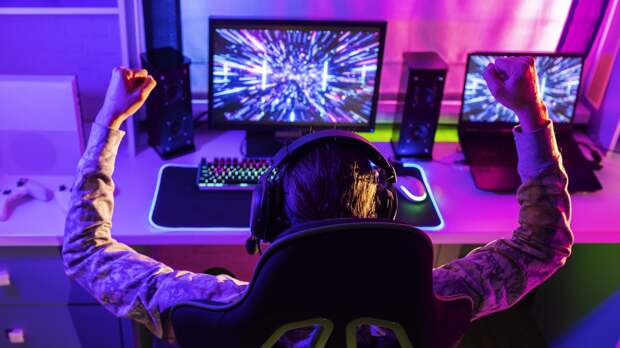 Эксперты объяснили, почему дети и родители нередко «задвигают» учебу ради киберспорта