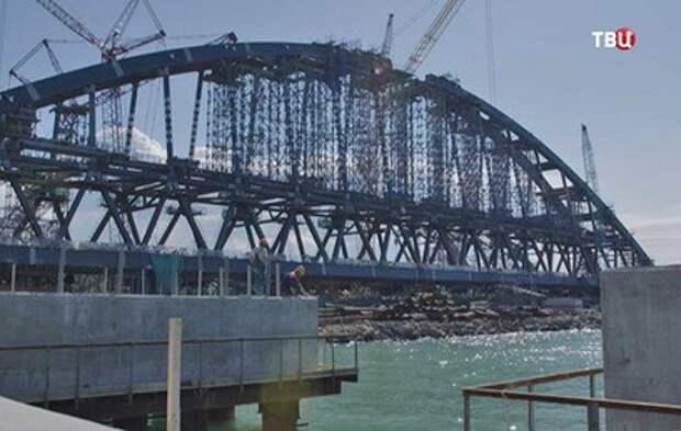Иностранным журналистам показали стройплощадку Крымского моста