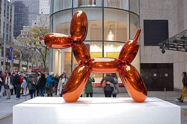 В 1992 году Джефф покорил весь мир, создав 13-метрового «Щенка» из цветов. Эта громадина умудрилась уже объехать весь мир – первый вариант создавался в Германии для выставки, затем скульптура, увеличившись в размерах, переехала в Сидней, побывала на временной экспозиции в Нью-Йорке, а позднее была приобретена испанским Музеем Гуггенхайма в Бильбао. Тут, как любое уважающее себя произведение искусства, она нашла и поклонников, и ненавистников - три человека, переодевшиеся в садовников, попытались взорвать скульптуру, но были пойманы полицией. Теперь «Щенок» - местная достопримечательность.