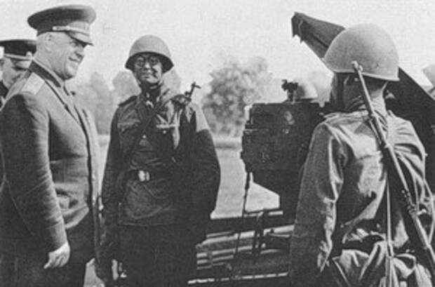 Фотобиография маршала победы Георгия Константиновича Жукова.