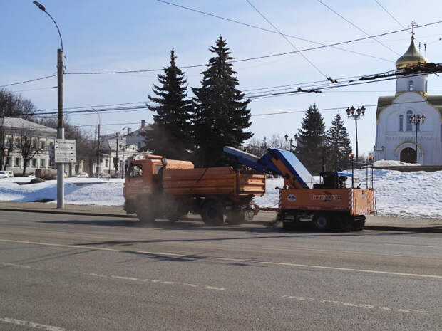 В Иванове начали убирать улицы раньше срока из-за тёплой погоды