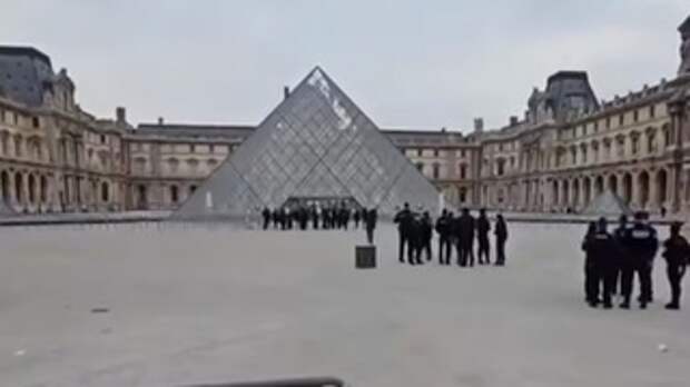 Ограбление Лувра в Париже / Фото: Baza