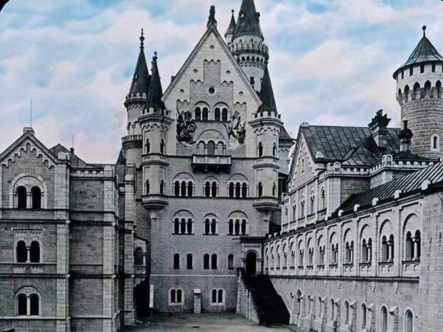 Что находится внутри самого эксцентричного и сказочного замка Германии Нойшванштайн
