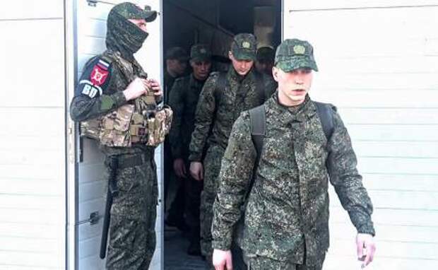 На фото: российские военнослужащие, вернувшиеся из украинского плена