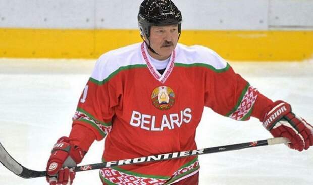 Жириновский раскритиковал Лукашенко за игру в хоккей в разгар пандемии коронавируса