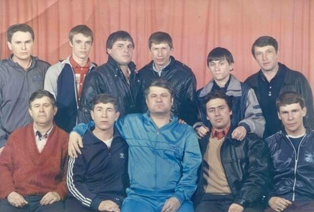 Дальневосточный вор Джем (снизу в центре) — предполагаемый отец-основатель современного АУЕ
