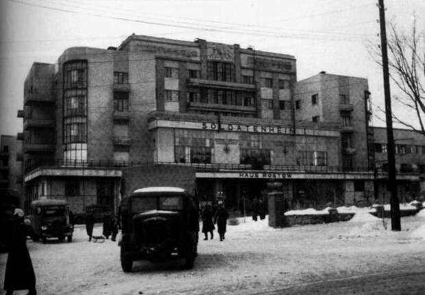 А ты, Святик, мог бы лечь с гранатой под танк?