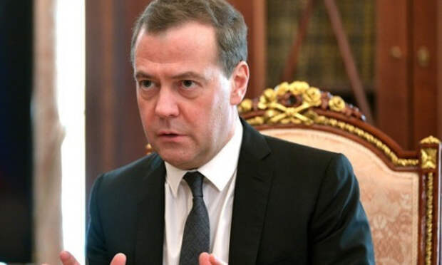 Медведев сравнил пенсионную реформу с "горьким лекарством"