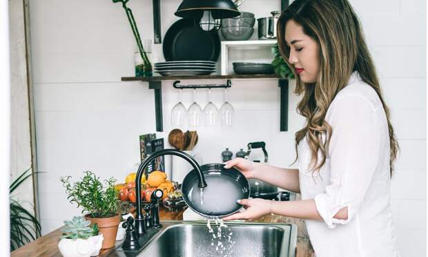 Глянцевые шкафы, дверцы без ручек и еще 4 самых неудачных решения в обустройстве кухни