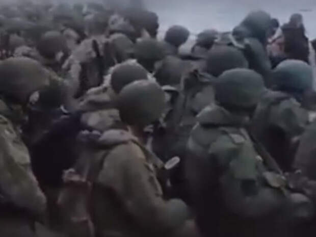 Опубликовано видео молитвы бойцов ВС РФ перед наступлением на Авдеевку (ВИДЕО)