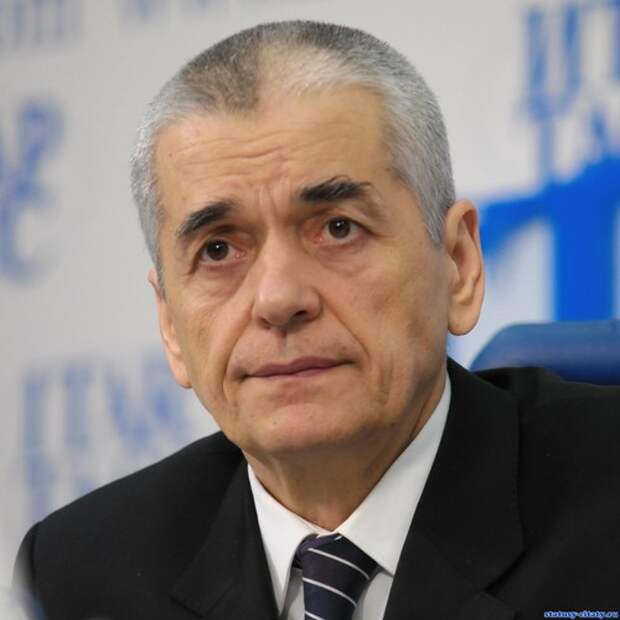 "Есть ещё одна стадия": Онищенко рассказал, что ждёт российскую вакцину от COVID-19