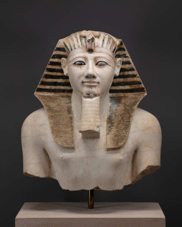 Статуя Тутмоса III, ок. 1479-1425 гг. до н. э. \ Фото: egyptiangeographic.com. Статуя Тутмоса III, ок. 1479-1425 гг. до н. э. \ Фото: egyptiangeographic.com.