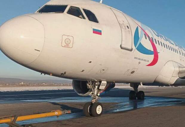 В Екатеринбурге самолет «Уральских авиалиний» сбил человека
