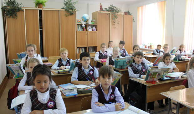 Путин поручил сократить количество контрольных и проверочных работ в школах России