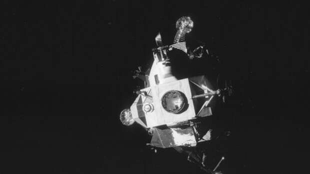 Отсутствие звезд на всех снимках полетов Аполлон. Где снимки яркой кометы Беннетта в 1970 году с Аполлон-13?