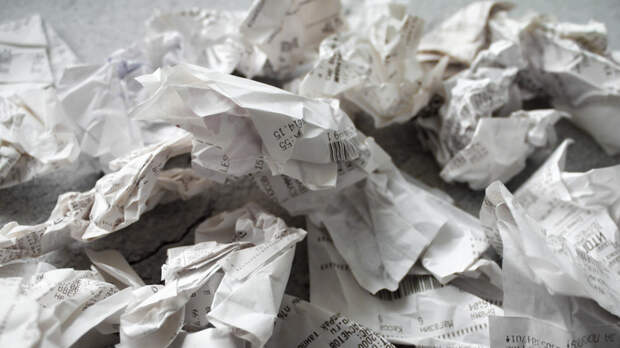 Юрист Хаминский: выбрасывать документы с персональными данными в мусор небезопасно