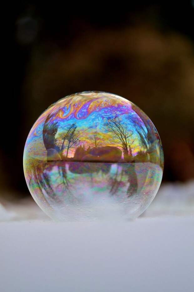 angelakelly01 Хрустальные шары: Девушка фотографирует мыльные пузыри в мороз