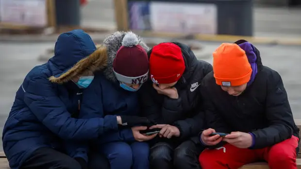 Психолог заявил, что дошкольники стали проводить больше времени с гаджетами на фоне пандемии