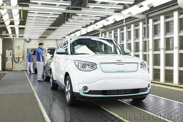 Первый полностью электрический Киа Соул 2015 (Kia Soul EV 2015) сходящий с конвейера завода Kia