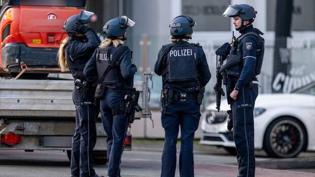 В Германии трое неизвестных ограбили банк и скрылись