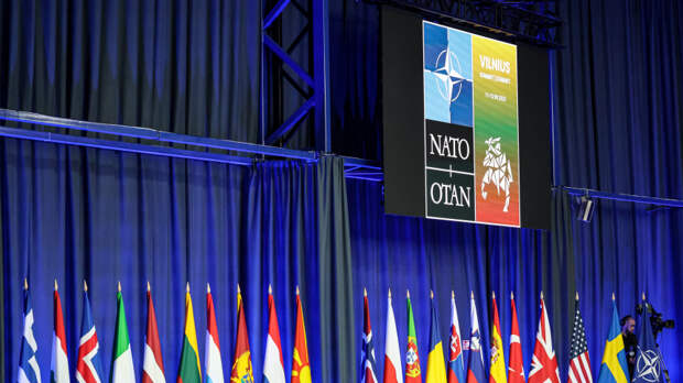 Песков об отказе «Известиям» в аккредитации на саммит НАТО: «Ущемление прав СМИ»