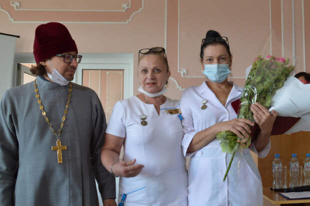 Медицинским сестрам городской больницы Севастополя вручили медали 1