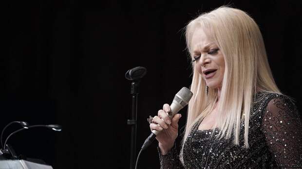 СМИ: Более полусотни человек ушли с фестиваля в Петербурге после появления Долиной