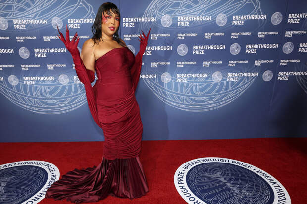 Певица Лиззо призналась, что врала о потере девственности