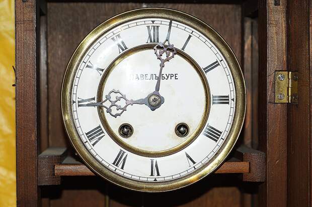 Настенные часы «Павелъ Буре»./Фото: transantique.ru