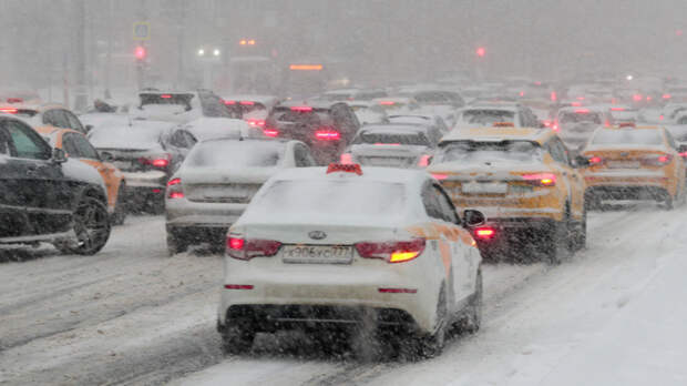 Движение в центре Москвы, на ТТК и МКАД может быть затруднено из-за снега