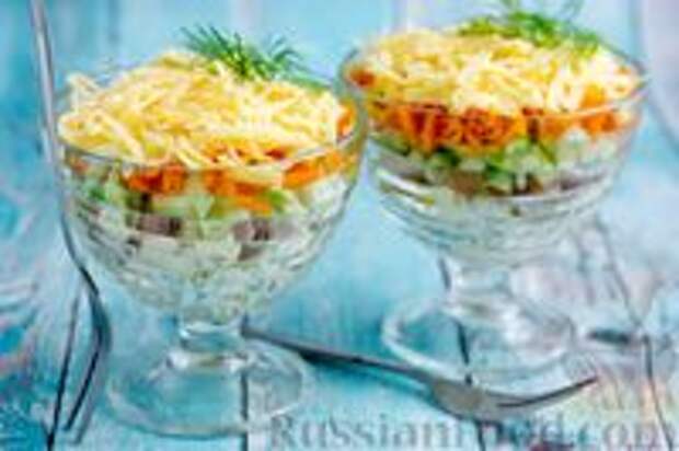 Фото к рецепту: Салат с копчёной курицей и морковью по-корейски