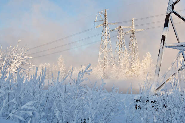Под Мурманском вертолет не смог сесть в месте установки опор ЛЭП из-за плохой видимости