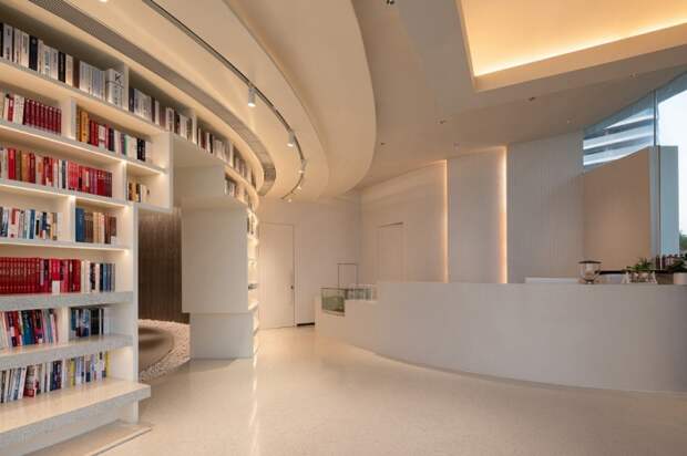 В библиотеке имеется водный бар, из которого есть выход на крышу (Water Drop Library, Китай). В библиотеке имеется водный бар, из которого есть выход на крышу (Water Drop Library, Китай).