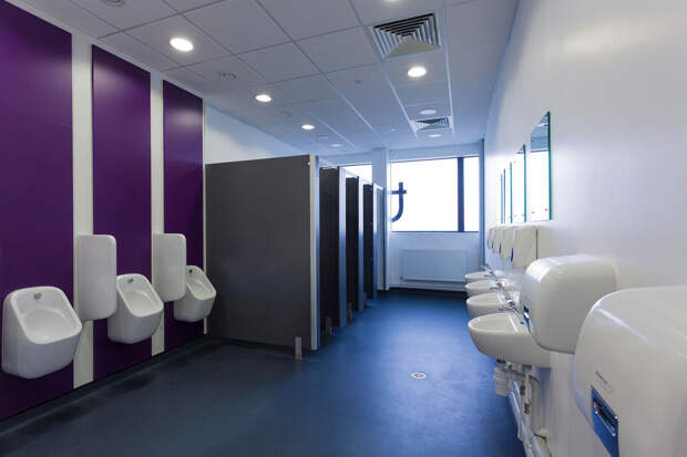 Врач Кашух: самым грязным местом в общественном туалете являются дверные ручки