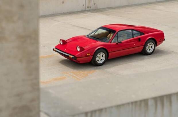 Ferrari 308 GTB Vetroresina с двигателем V8