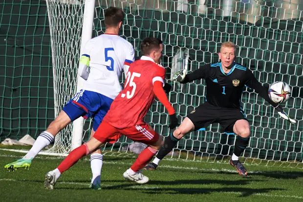 Сборная России по футболу обыграла молодежку в товарищеском матче