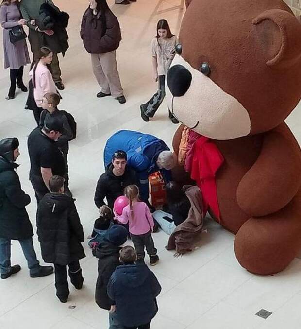 Произошла давка во время раздачи подарков в честь Дня святого Валентина в уфимском ТЦ: пострадали 2 человека