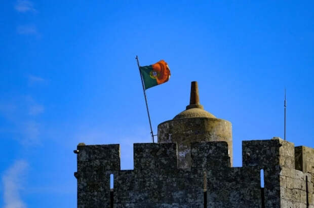 Почти полмиллиона жителей Португалии остались без света из-за урагана