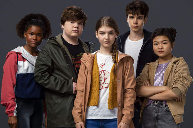 Lyliana Wray, Sam Ashe Arnold, Tamara Smart, Jeremy Taylor, and Miya Cech, Are You Afraid of the Dark | Photo Credits: JUSTIN STEPHENS/NICKELODEON