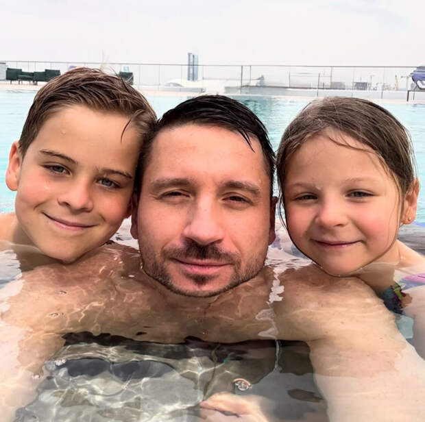 «Мои»: Сергей Лазарев растрогал поклонников редкими снимками подросших детей