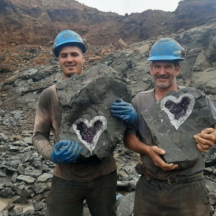Аметистовая жеода в форме сердца от Uruguay Minerals