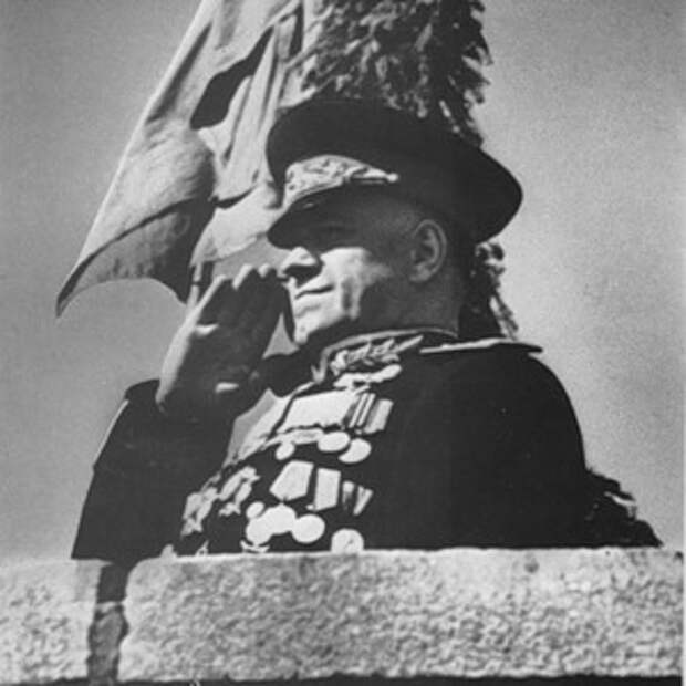 Фотобиография маршала победы Георгия Константиновича Жукова.