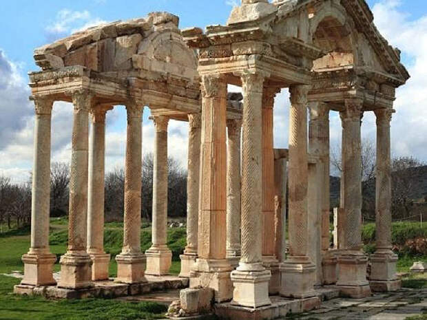 На крошечном острове ученые обнаружили древнегреческий храм колонистов