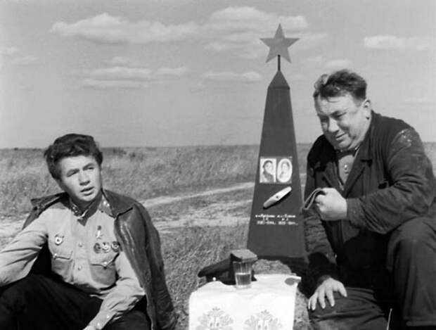 В бой идут одни старики. Кадры из фильма. В бой идут одни старики. Кадры из фильма.